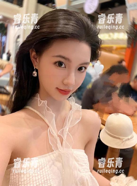 Hizzy (히지)呈现SelfSatisfaction全套图集，带你进入自我探索的新境界！.txt
